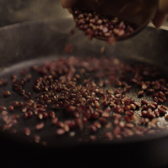 פולי קפה במחבת